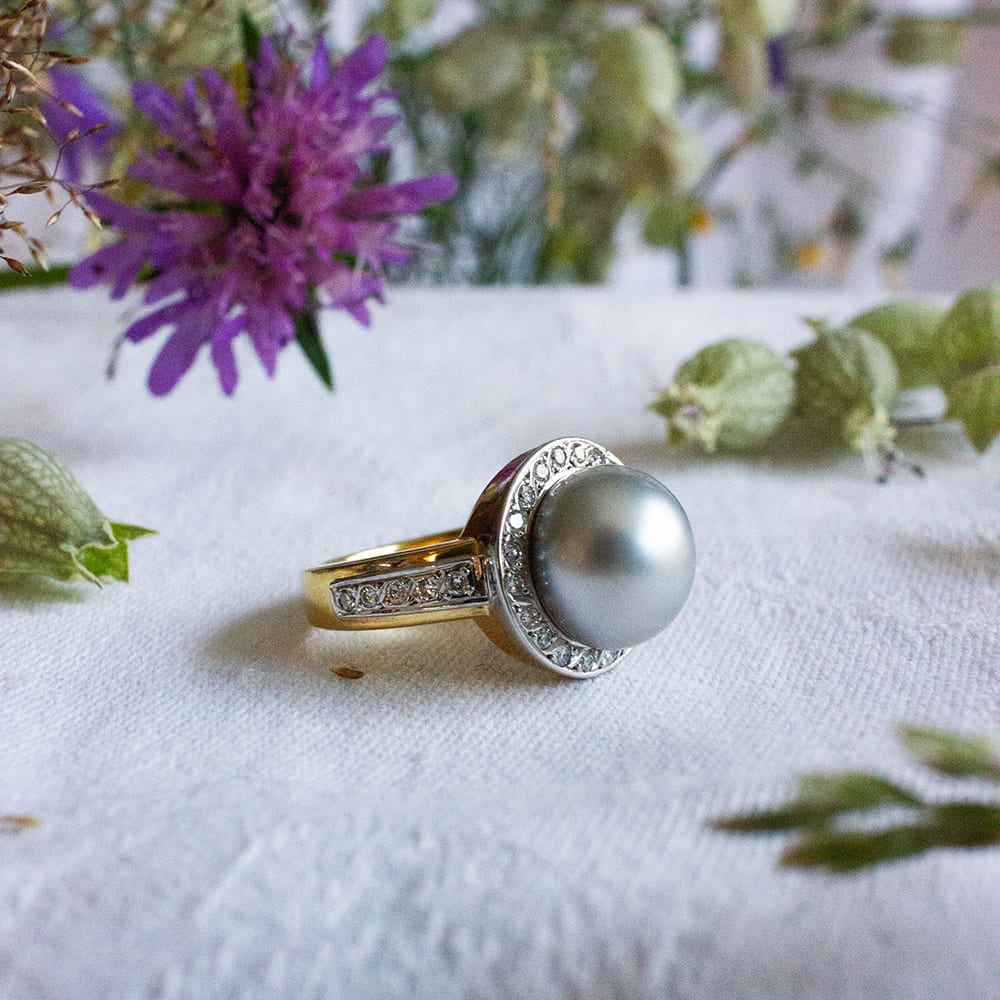 Bague perle de Tahiti diamants 2 ors 750