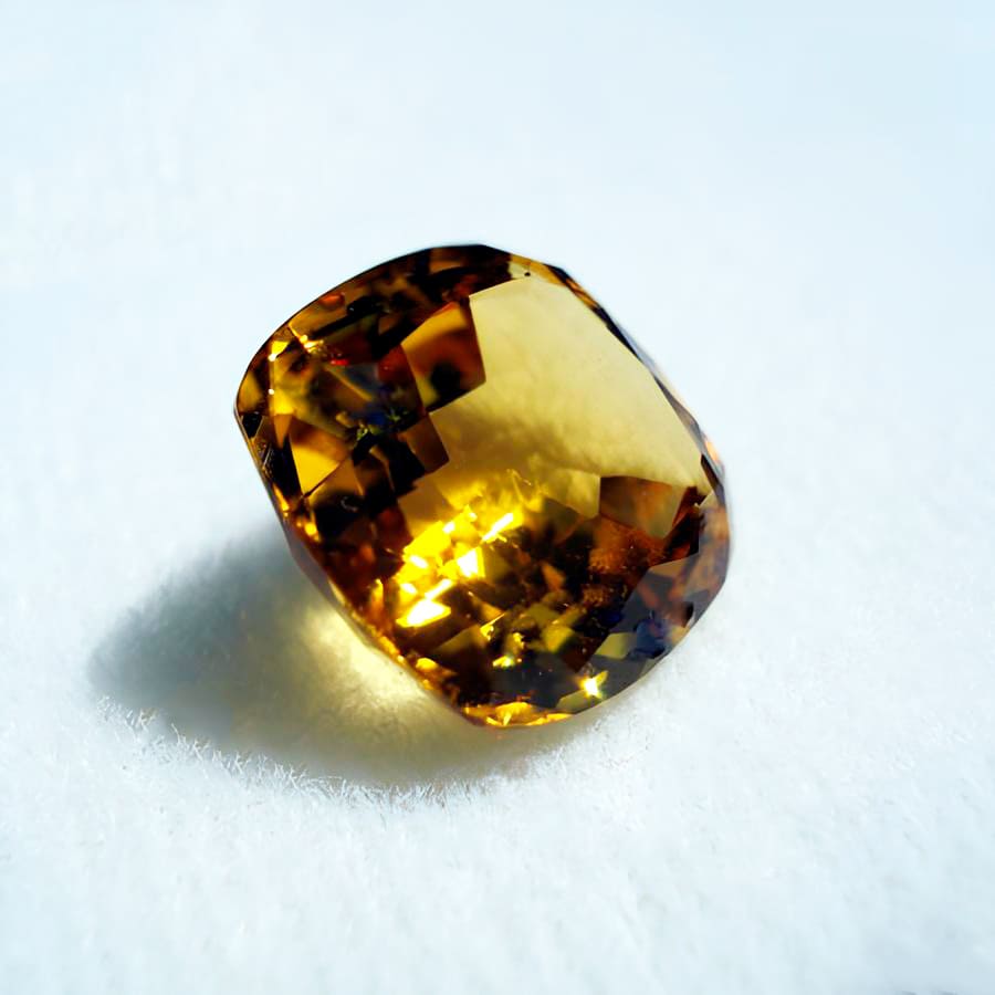 Berilo amarillo de talla antigua