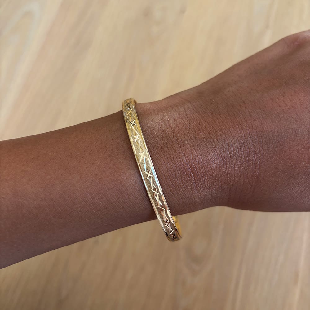 Bracelet jonc ciselé satiné or jaune 750