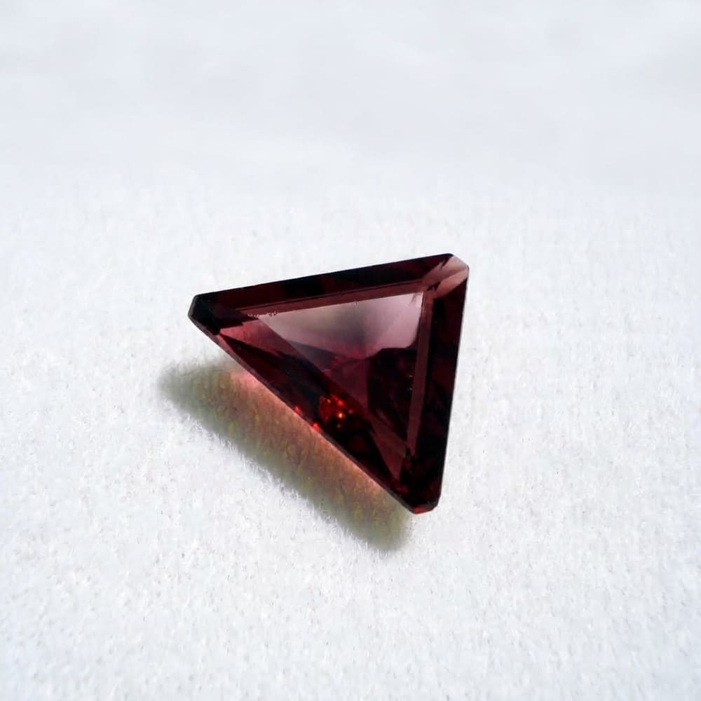Grenat-rhodolite taille triangle