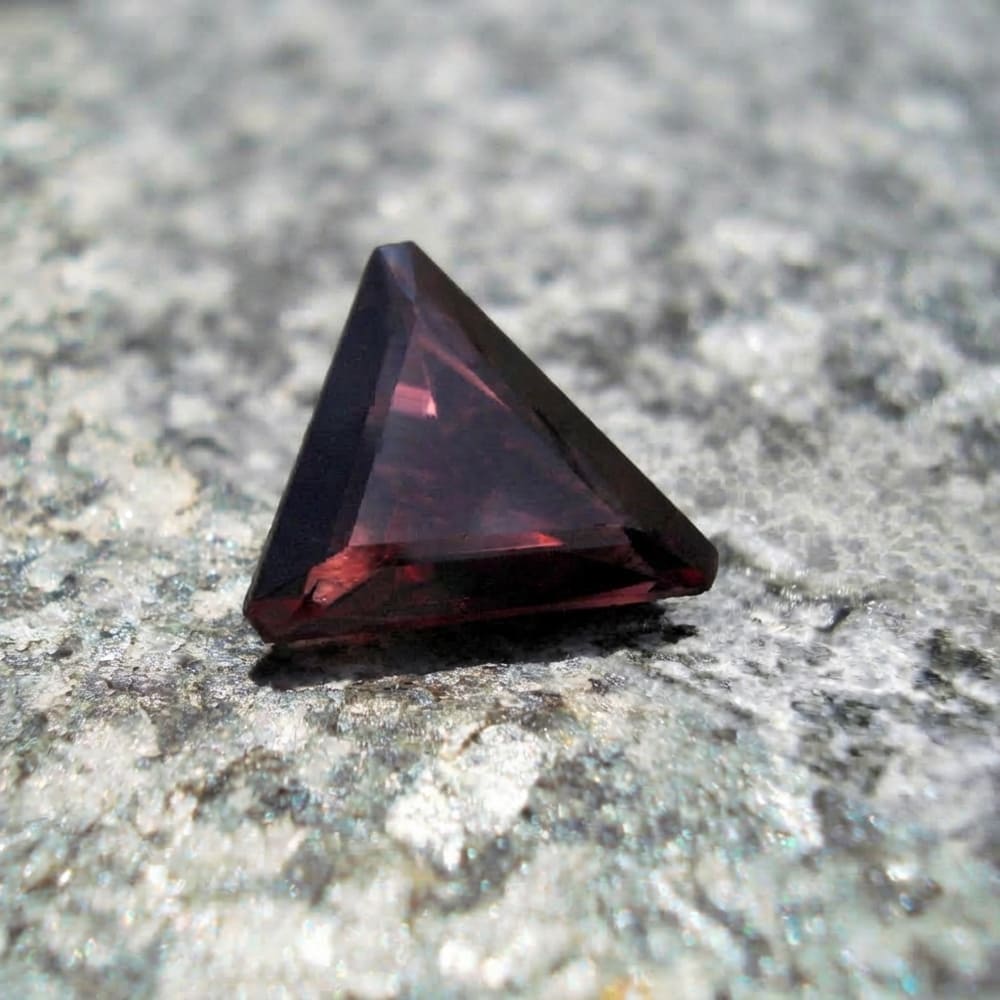 Grenat-rhodolite taille triangle