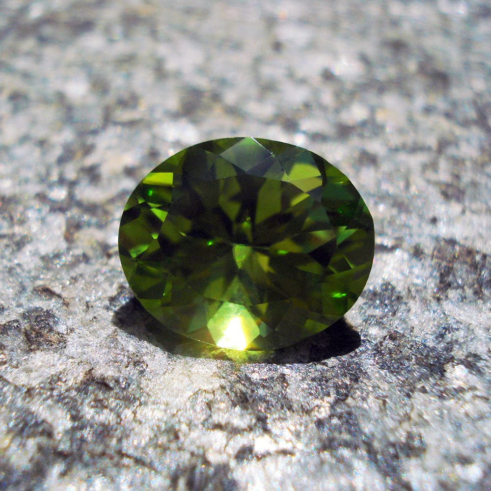 peridoto ovalado